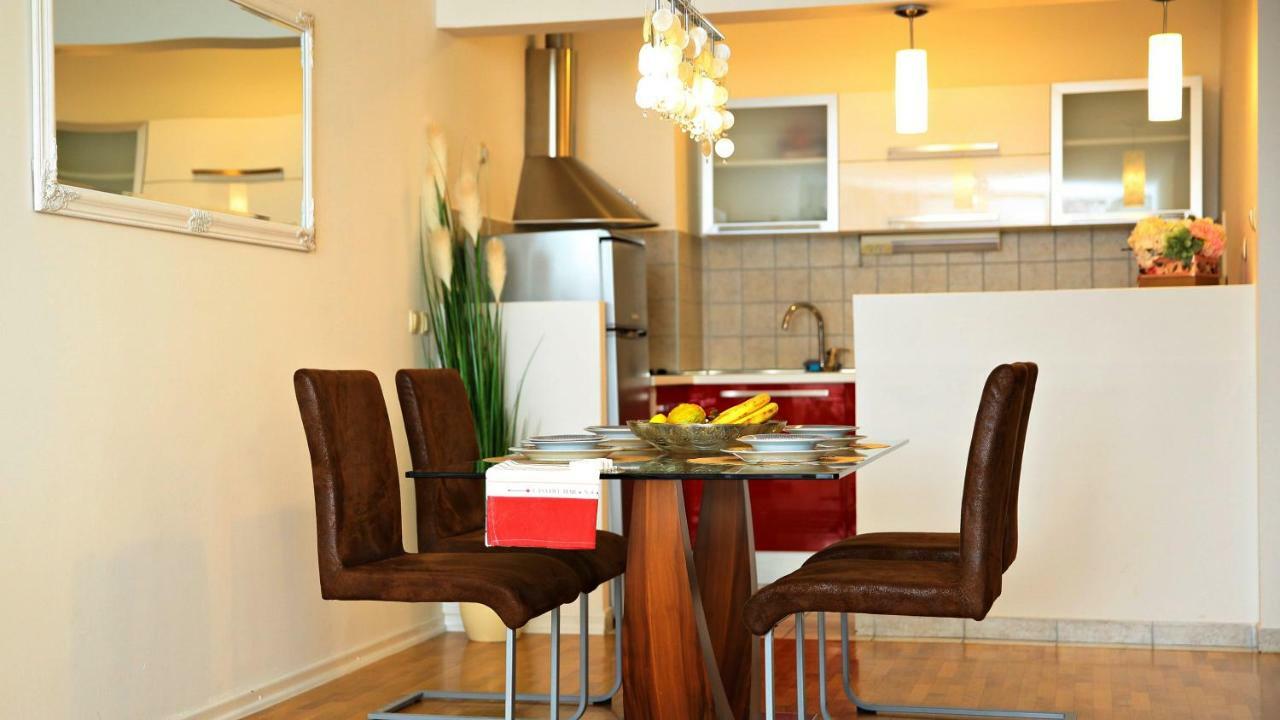 Lucita Apartment Split