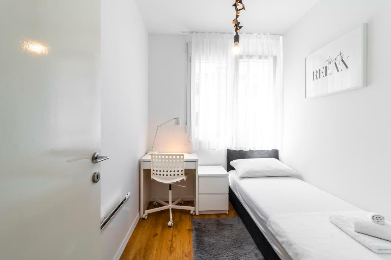 In Centre For 6 Apartment