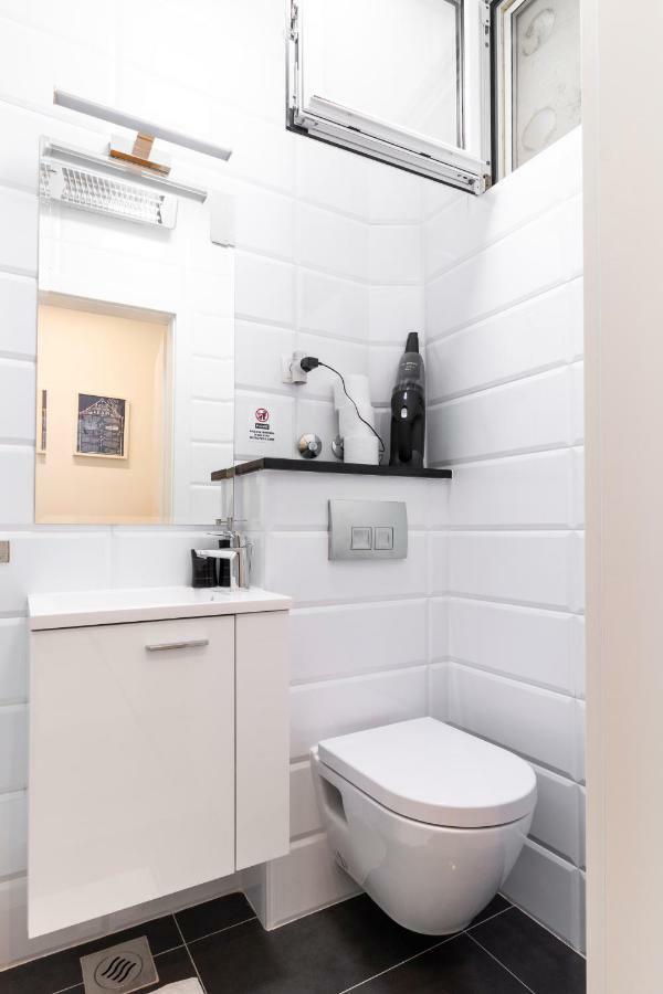 In Centre For 6 Apartment Split