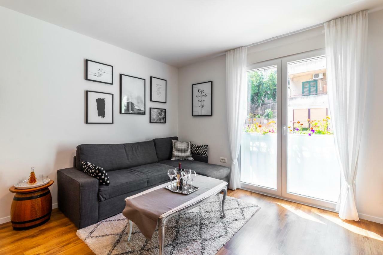 In Centre For 6 Apartment