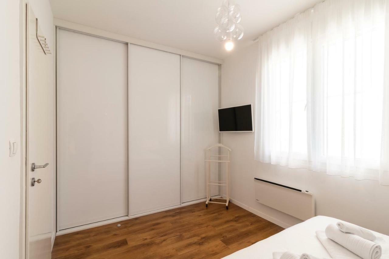 In Centre For 6 Apartment *