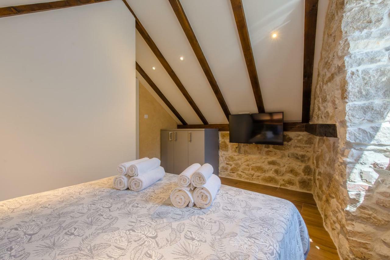 Luxury Petra In 400 Year Old Stone House 4+2 Split