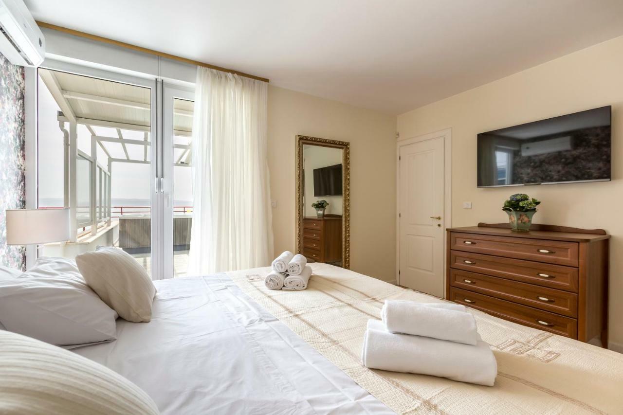 Apartamento Seaside Penthouse With Hot Tub Sky Living Split
