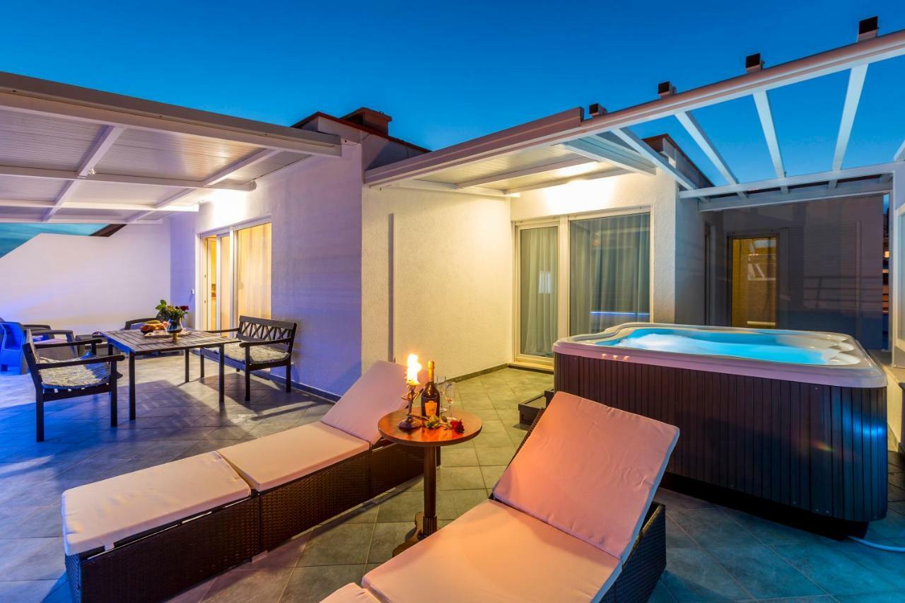 Seaside Penthouse With Hot Tub Sky Living