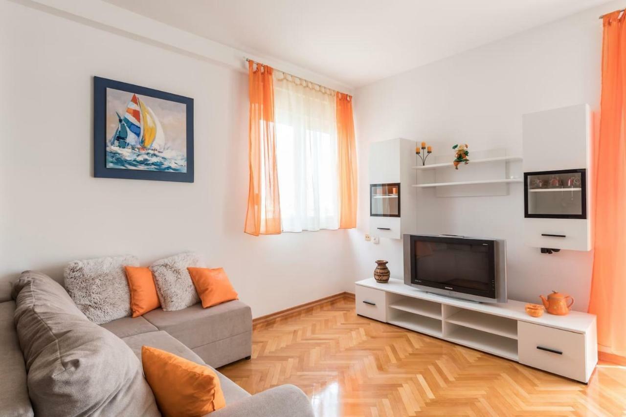 Apartment-center Of Appartement