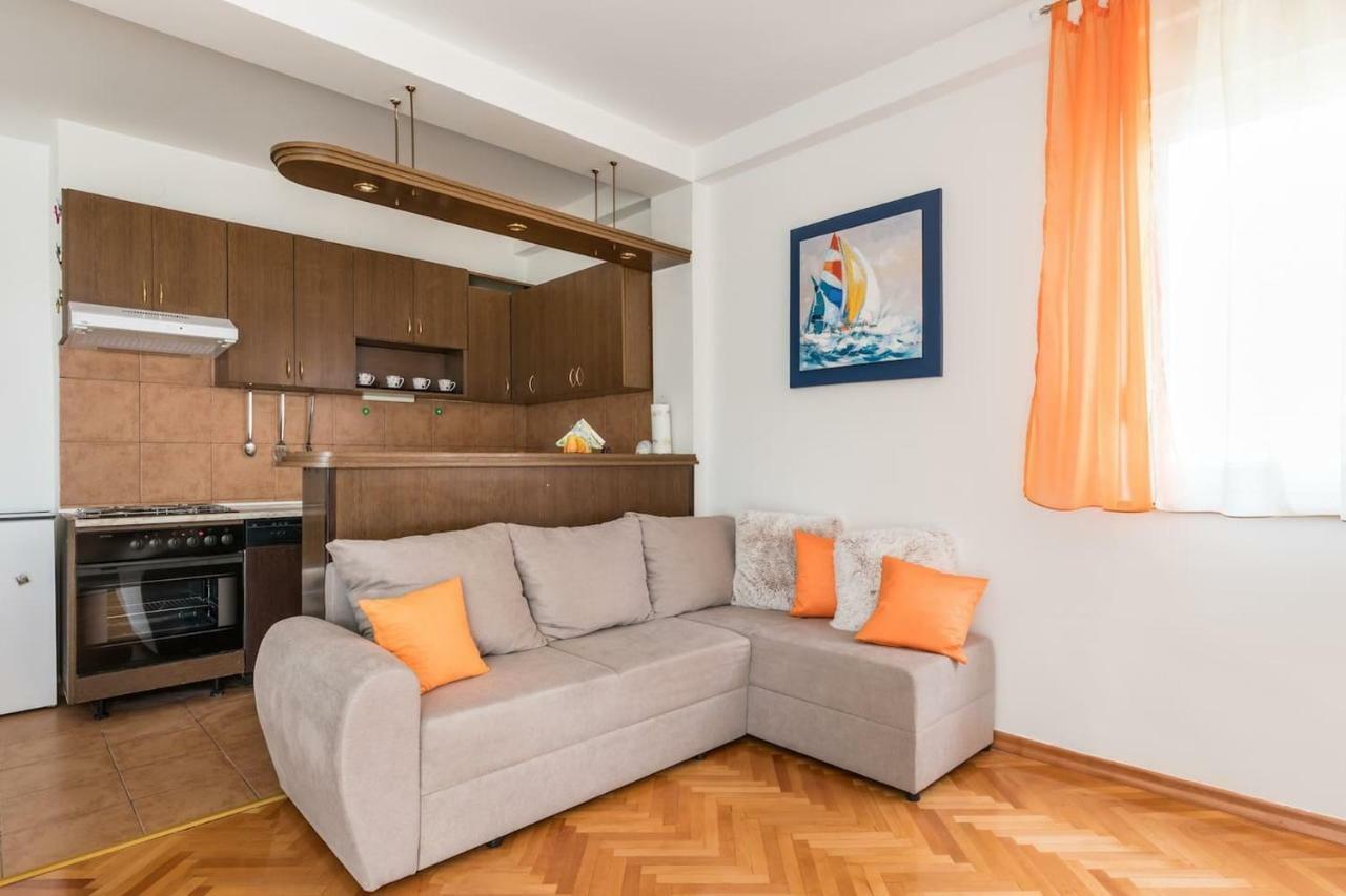 Apartment-center Of Appartement