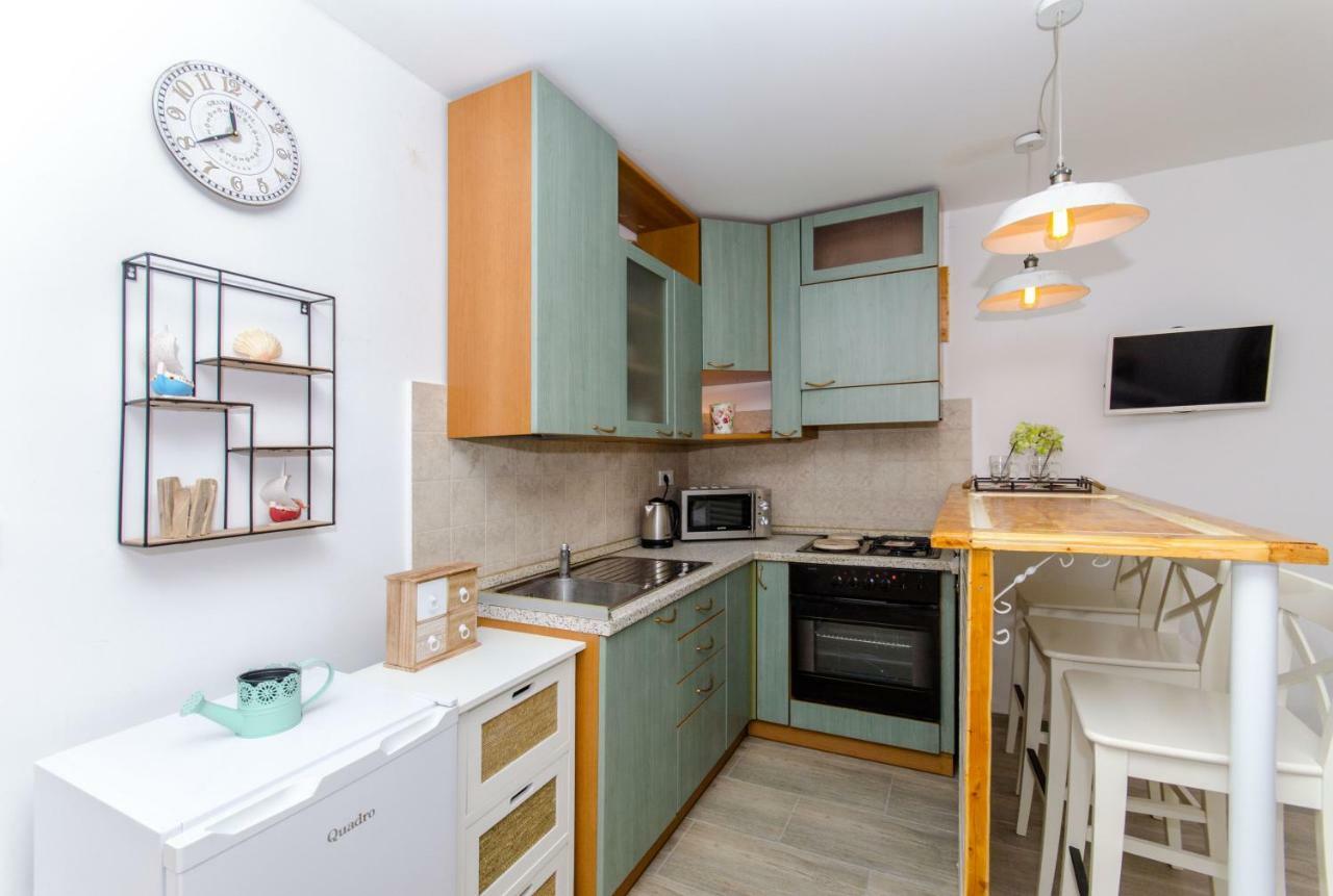 Hello Apartment Split