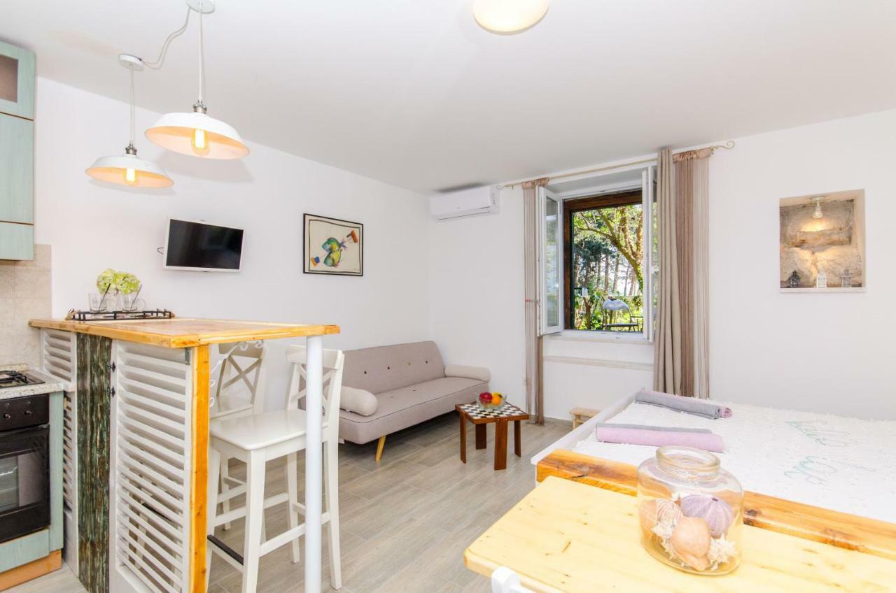 Apartment Hello