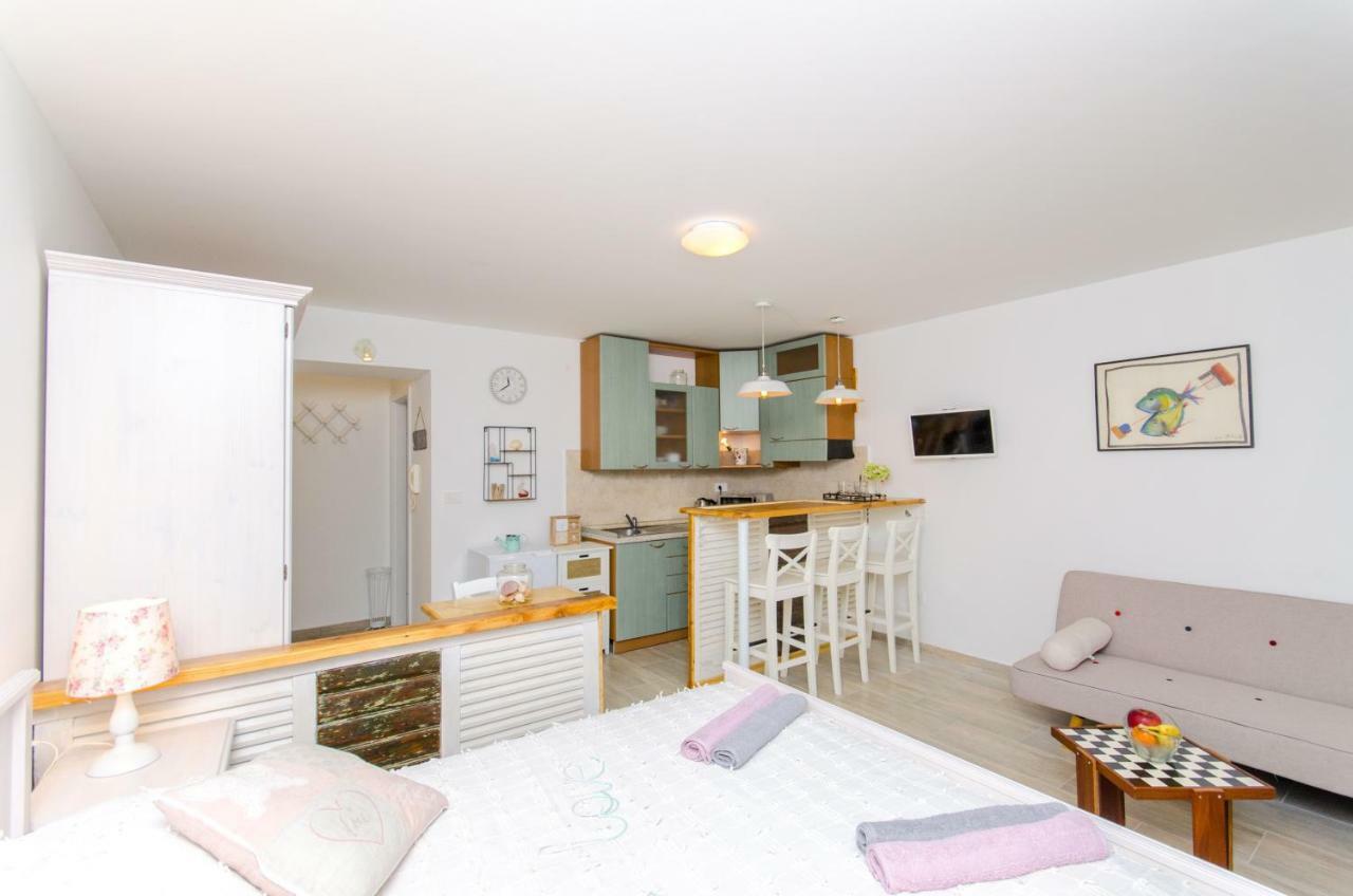 Hello Apartment *