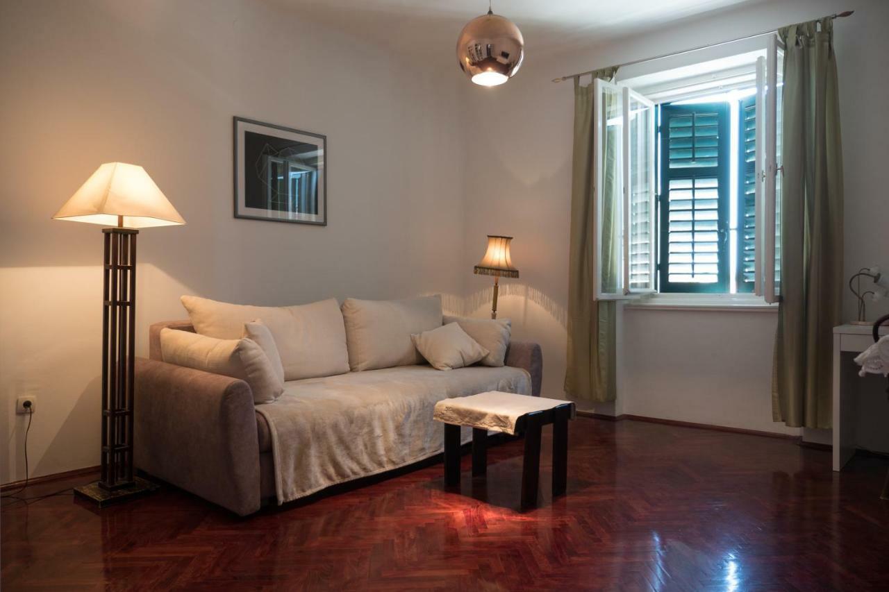 Centre Split Apartment Trina Split