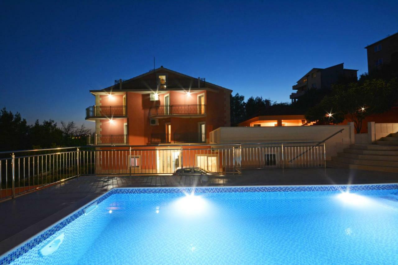 Apartman Lucic Apartment *