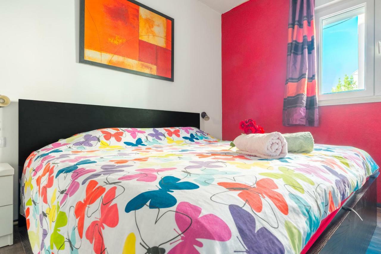 Alena Luxury With Jacuzzi Apartment