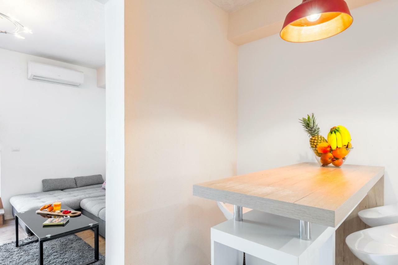 Alena Luxury With Jacuzzi Apartment