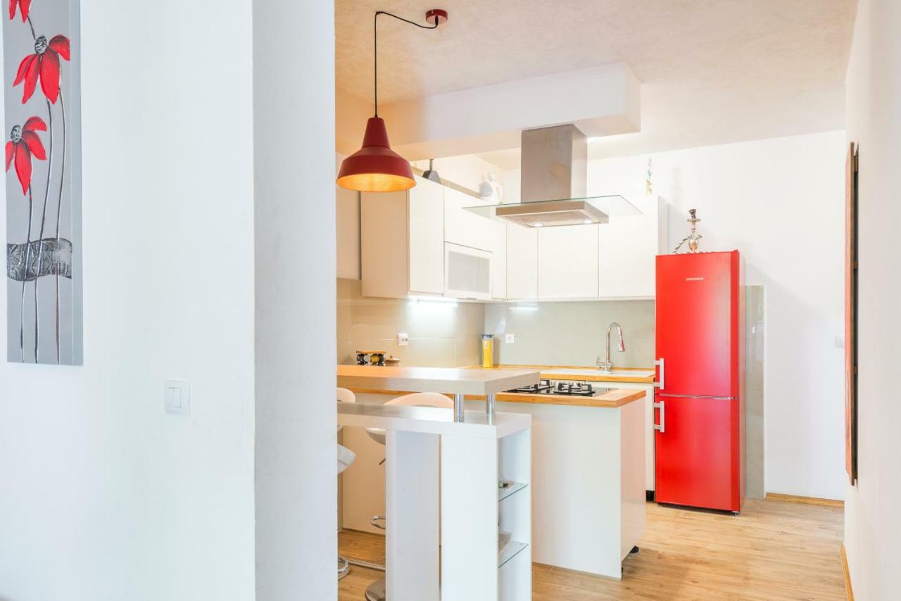 Alena Luxury With Jacuzzi Apartment