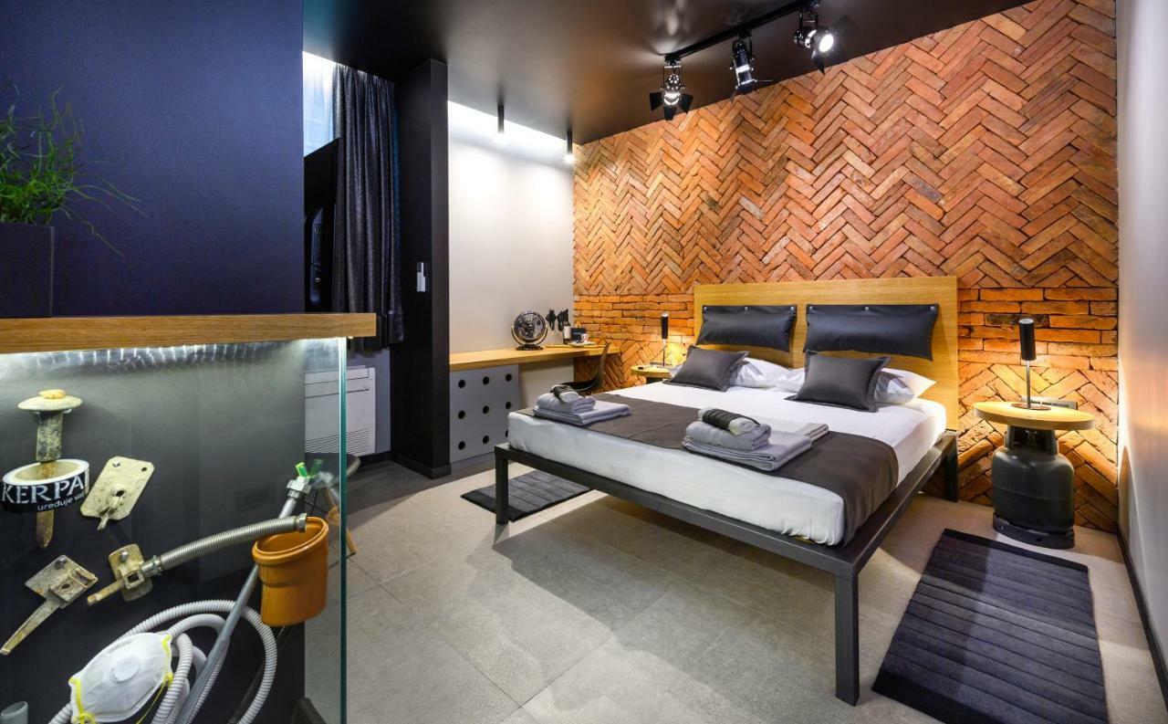 Industrial Design 4* Split