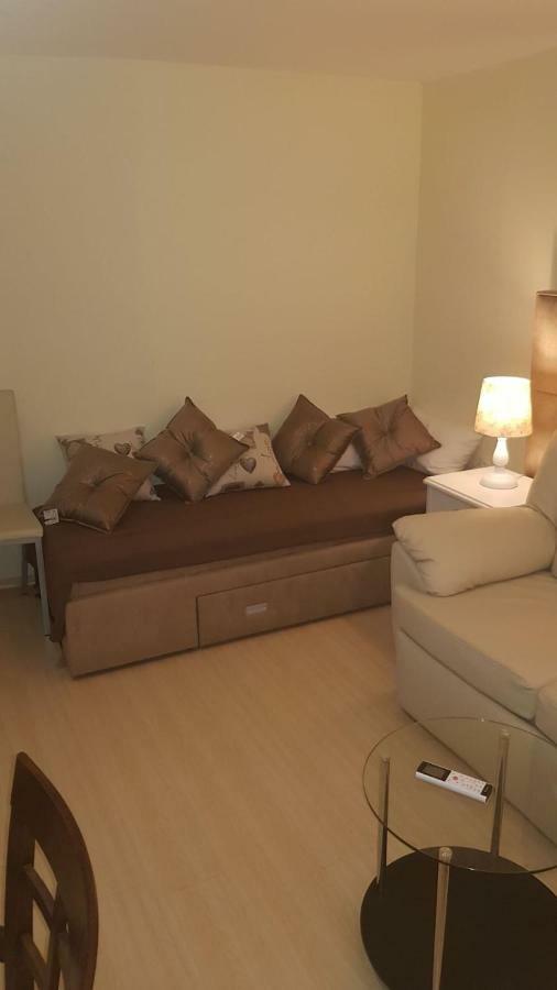 Sara Cosmo Apartment Split