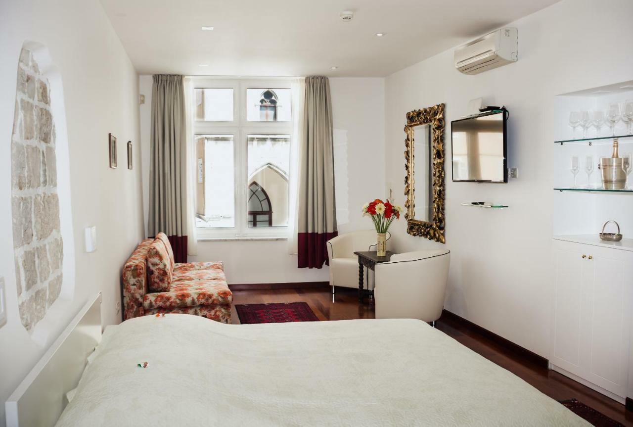 Old Square Apartman *