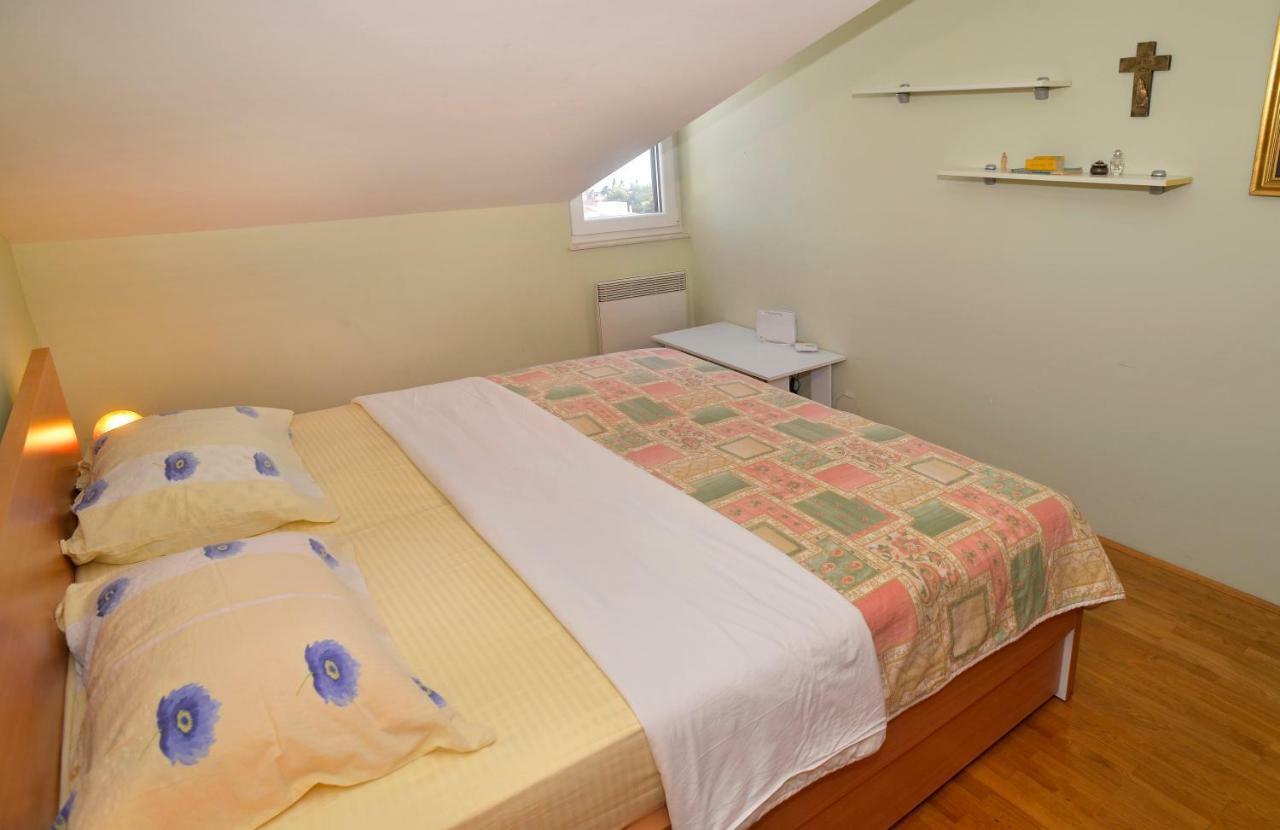 Franka Apartment Split