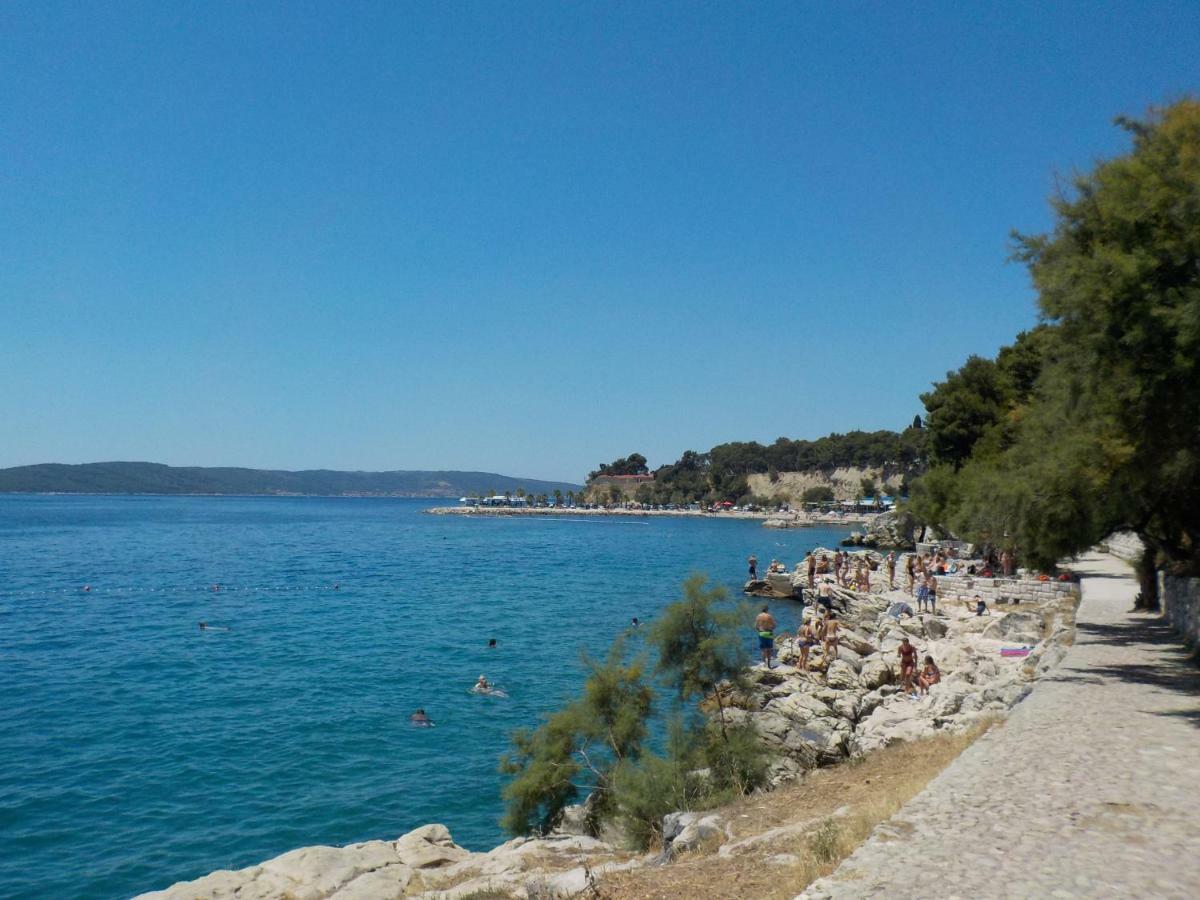 Neda * Split