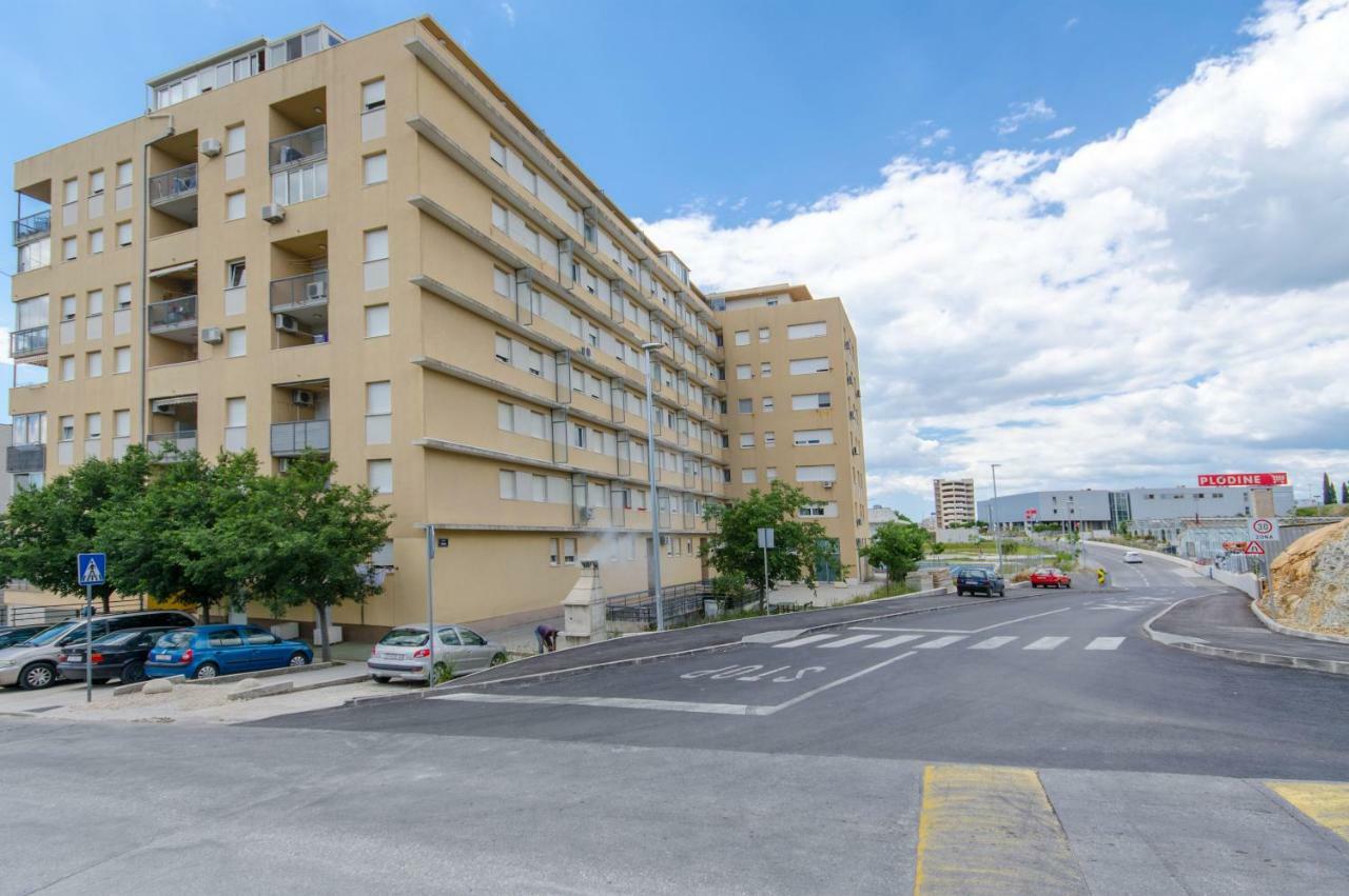 Spacious Smile With Terrace And Secure Garage Apartman Split