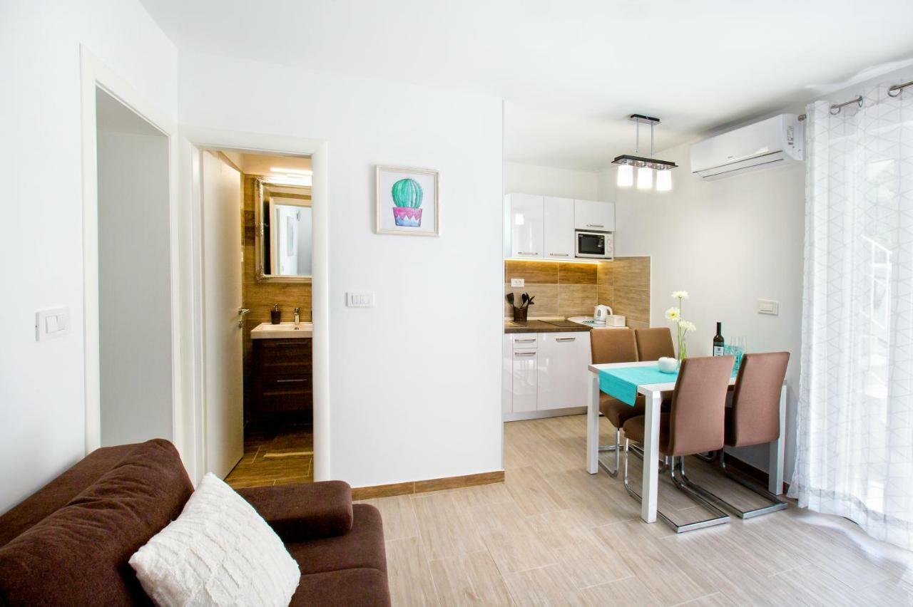 Nives In The Center - Free Parking Apartamento