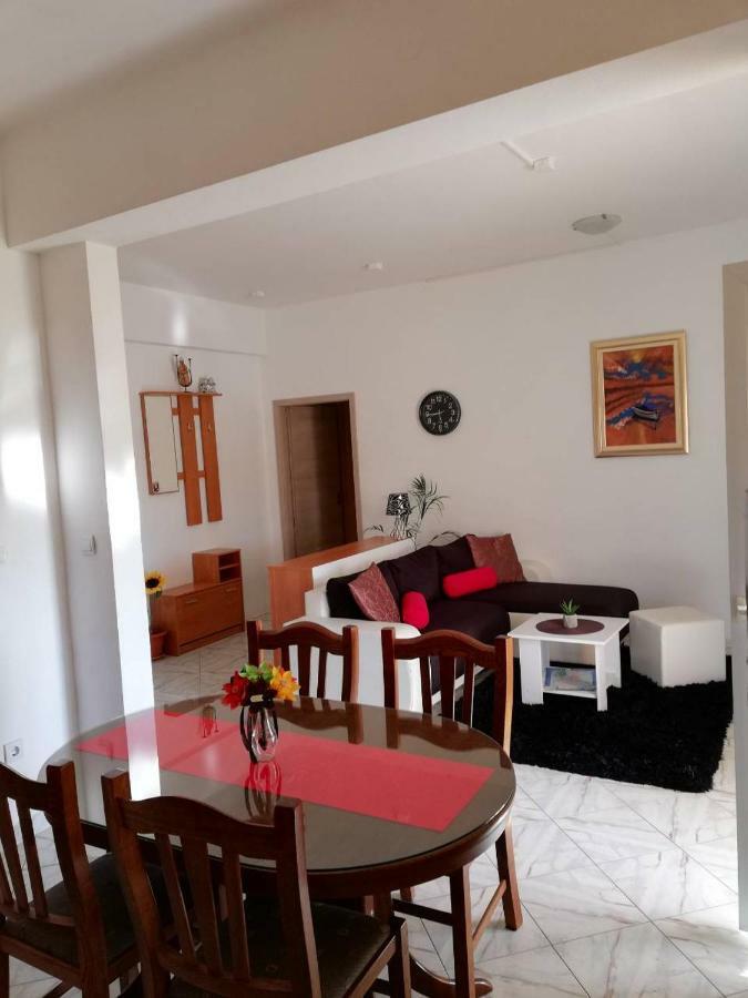 Gsk Apartment Split