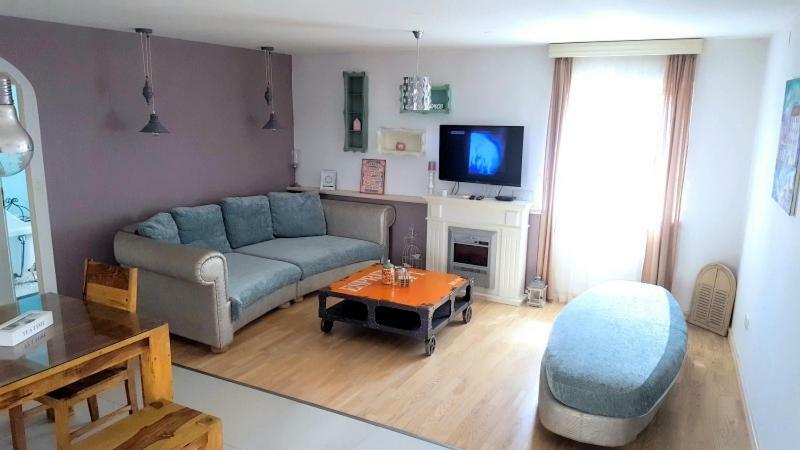 Romance Apartment Split