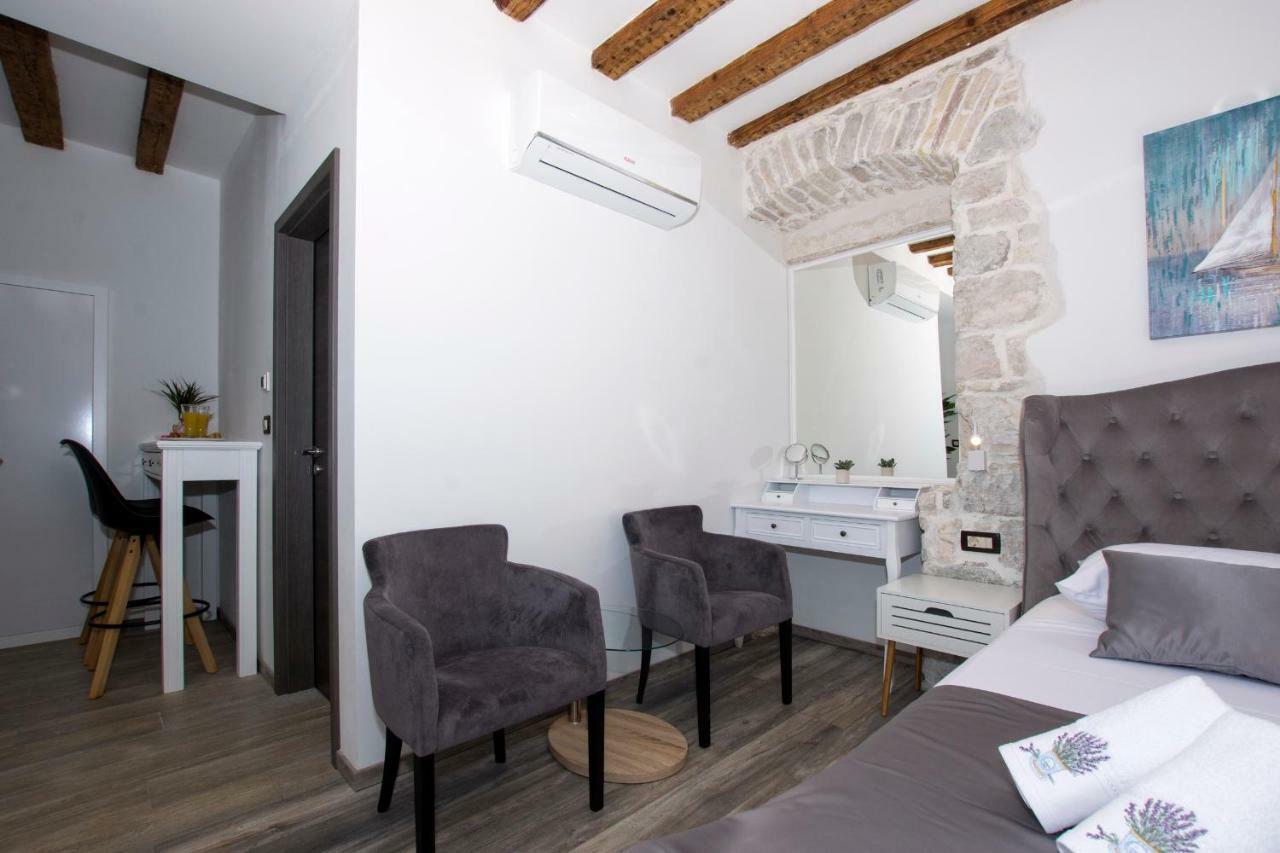 Apartment L&a *
