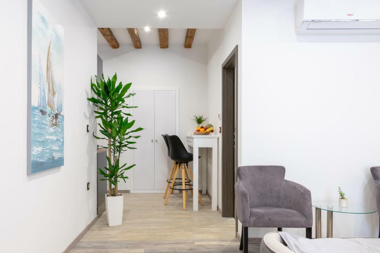 Apartment L&a Split