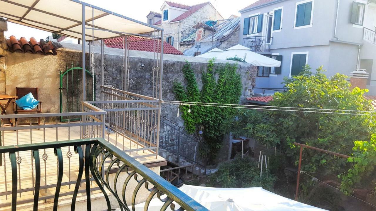 Romance Apartment Split