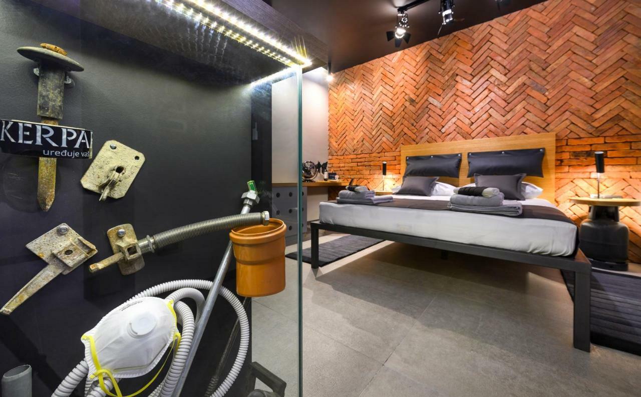 Industrial Design 4* Split