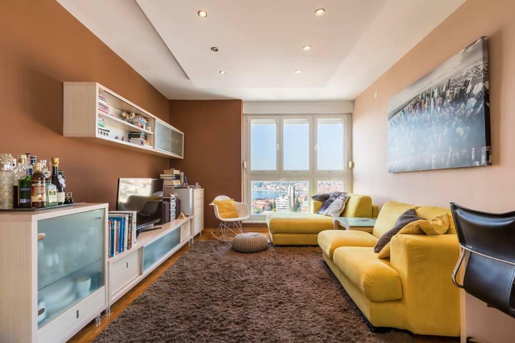 Penthouse Ema