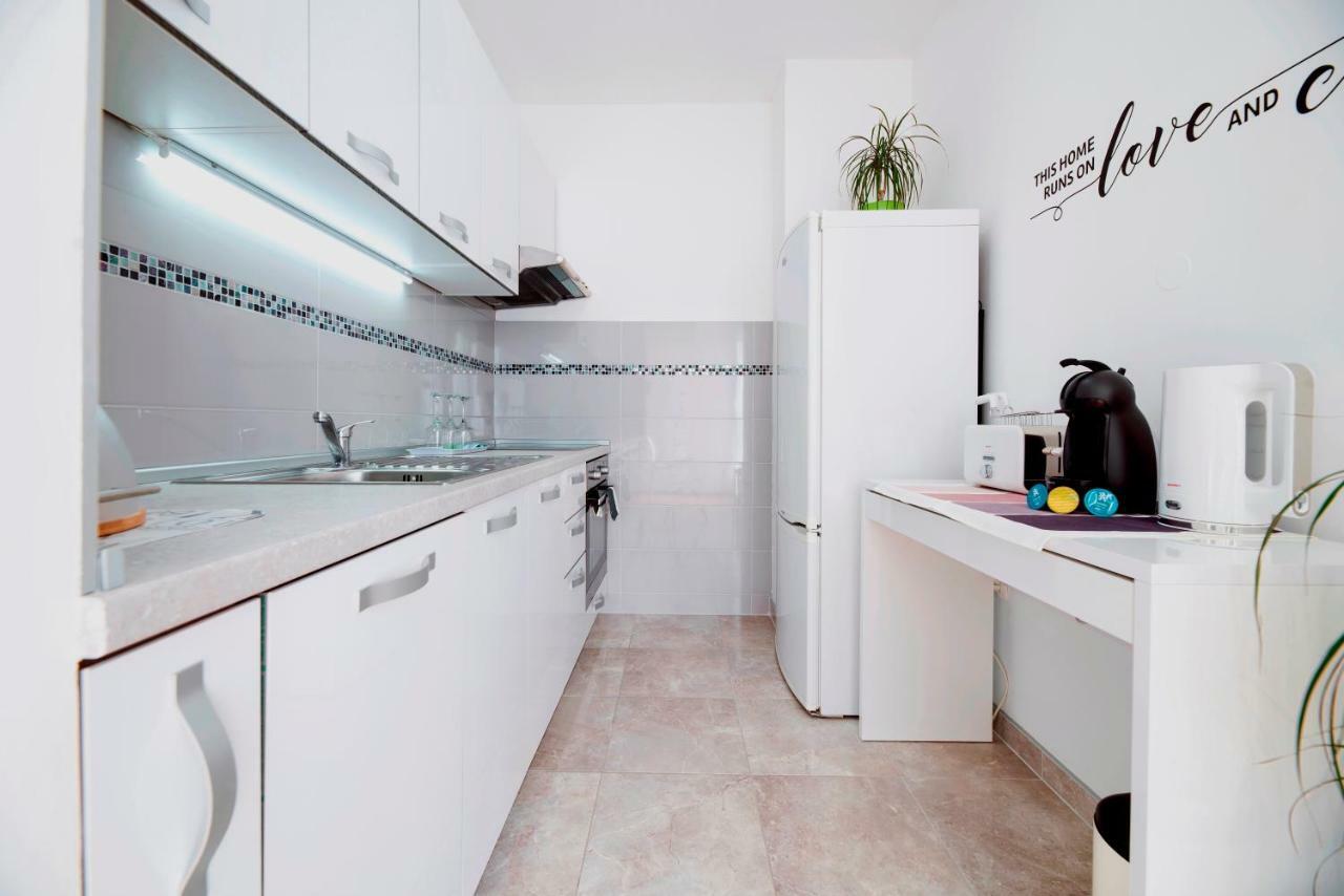 Apartment Dora *