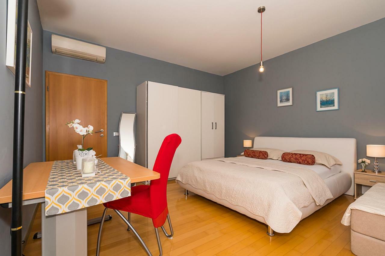 Apartment Old Town With Sea View Split