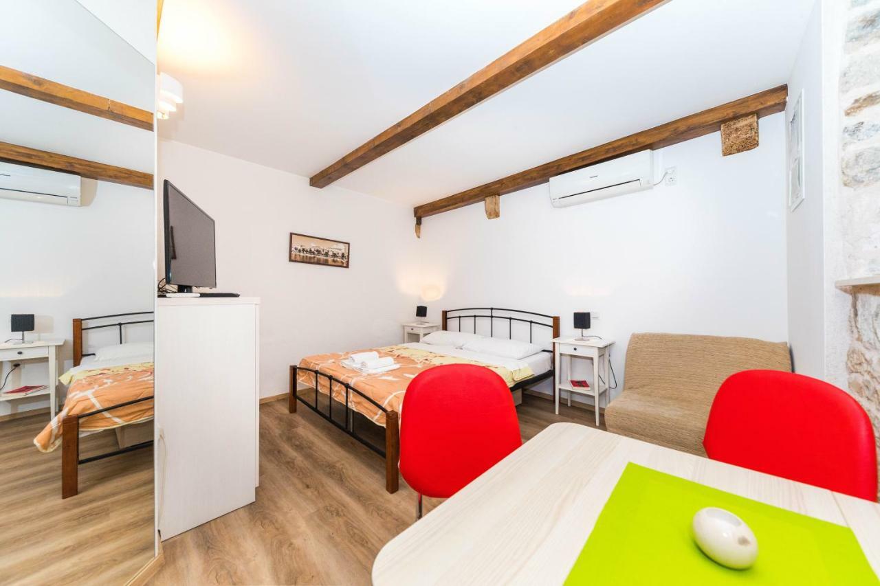 Apartment First Vestibul *