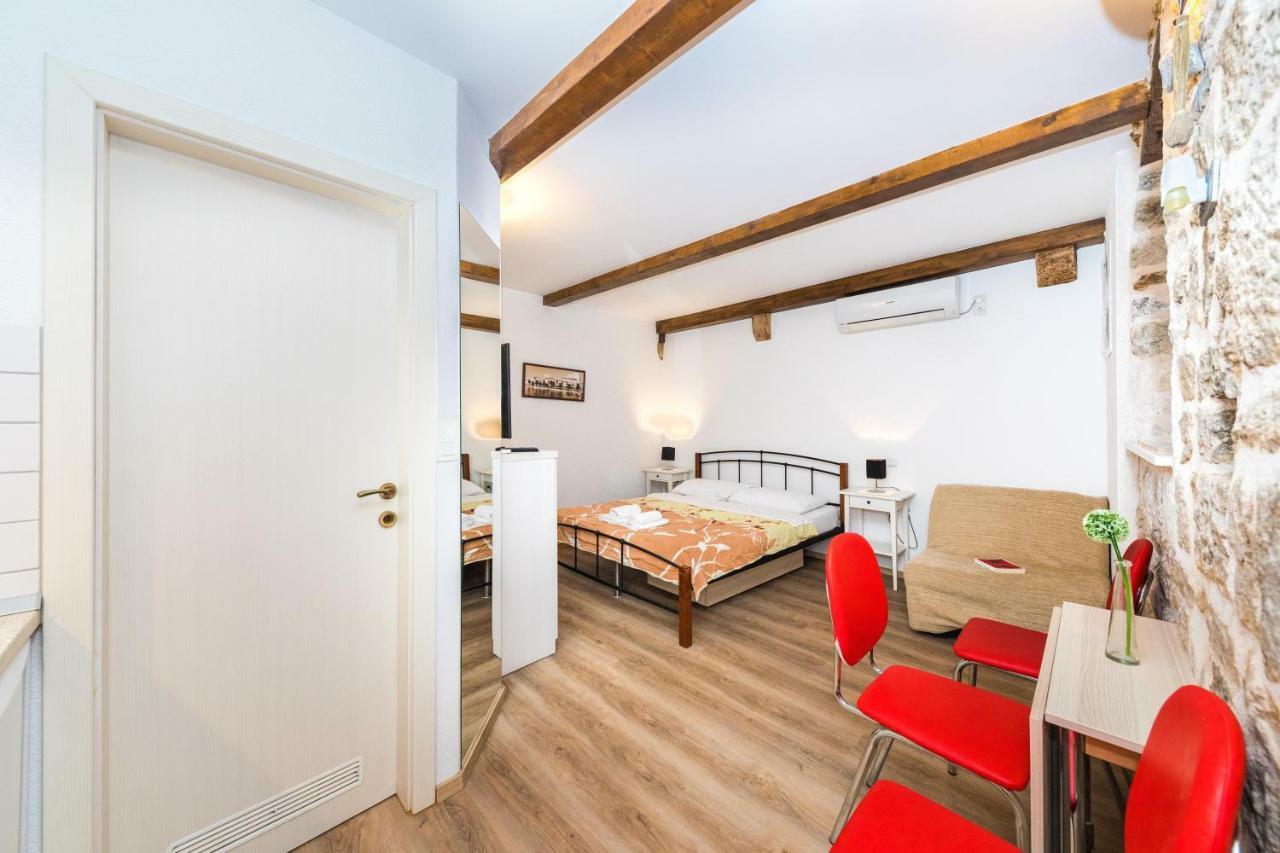 Apartment First Vestibul *