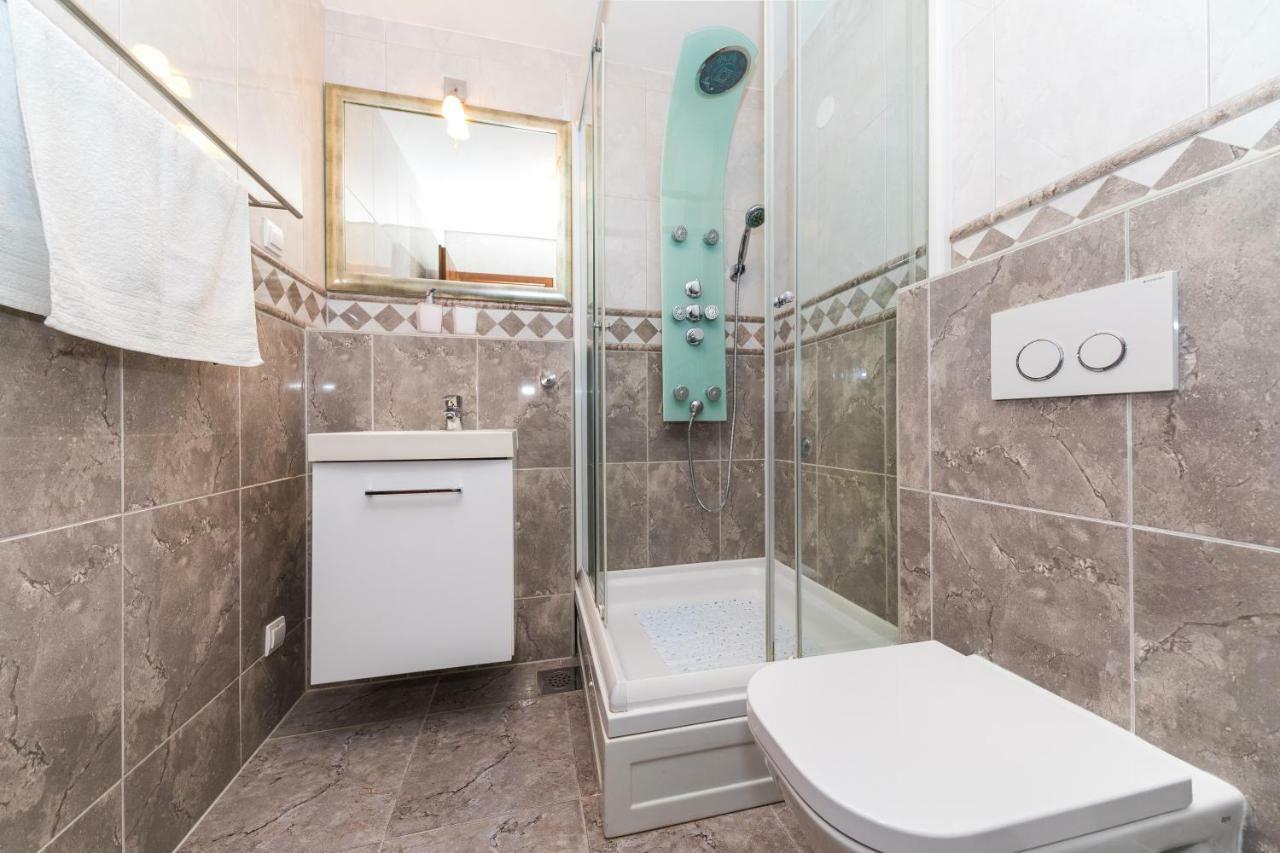 Perla Varos Apartment