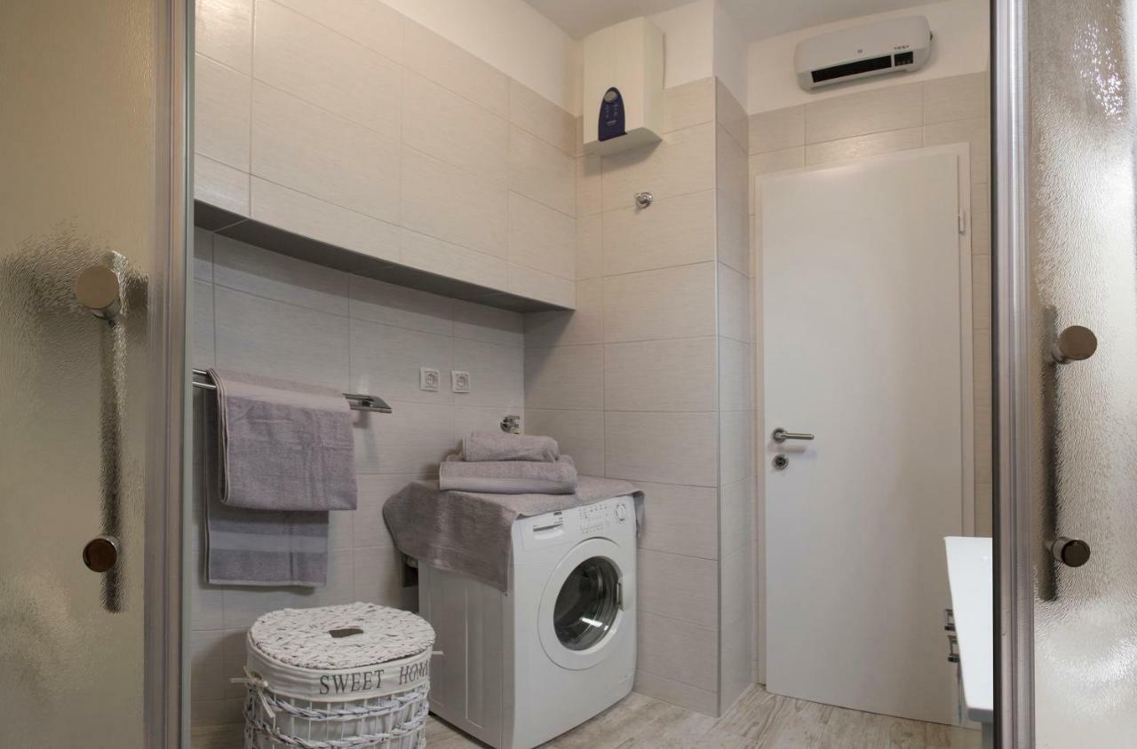 Aurora Apartment Split