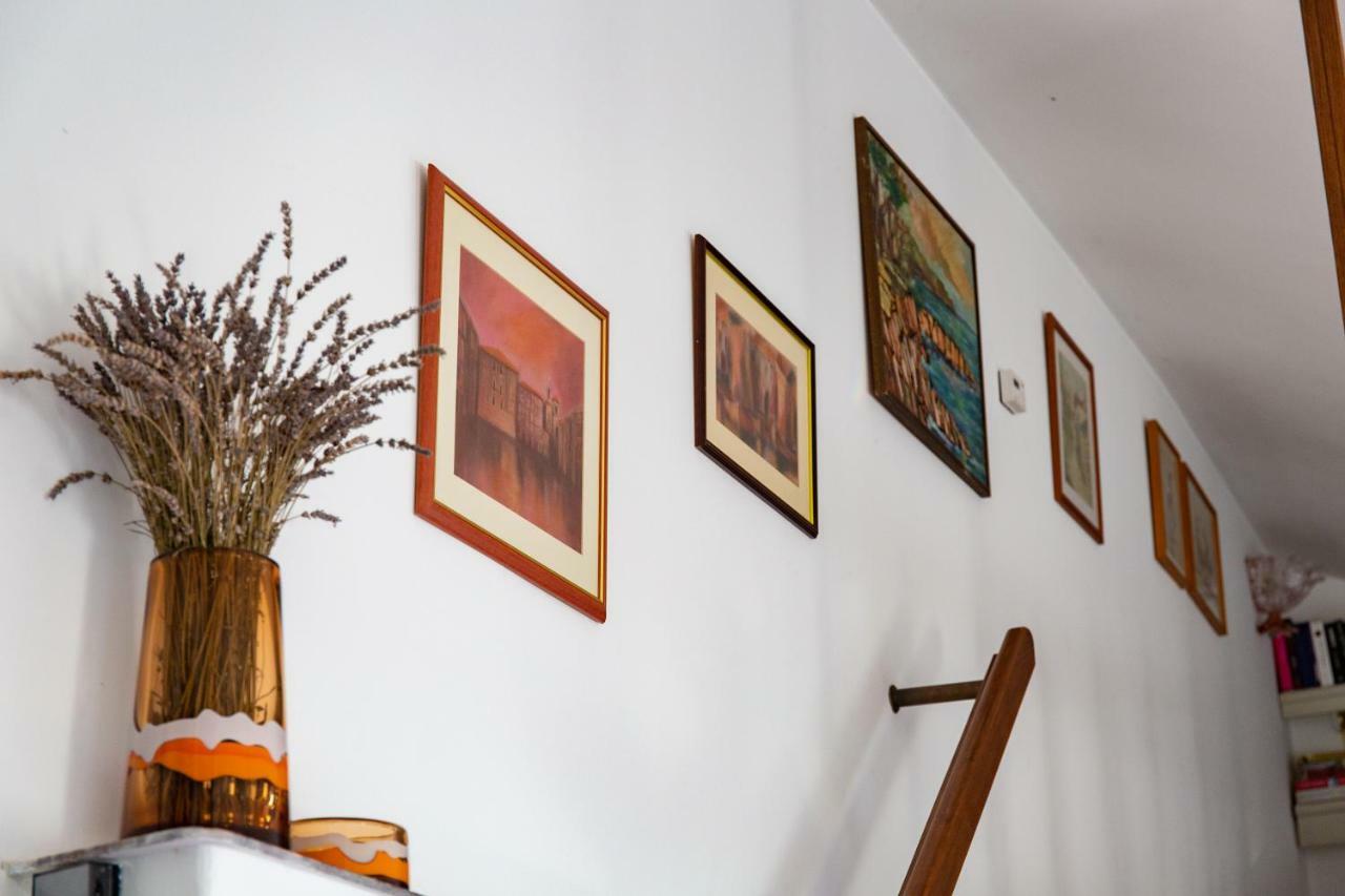 Vialli Apartment