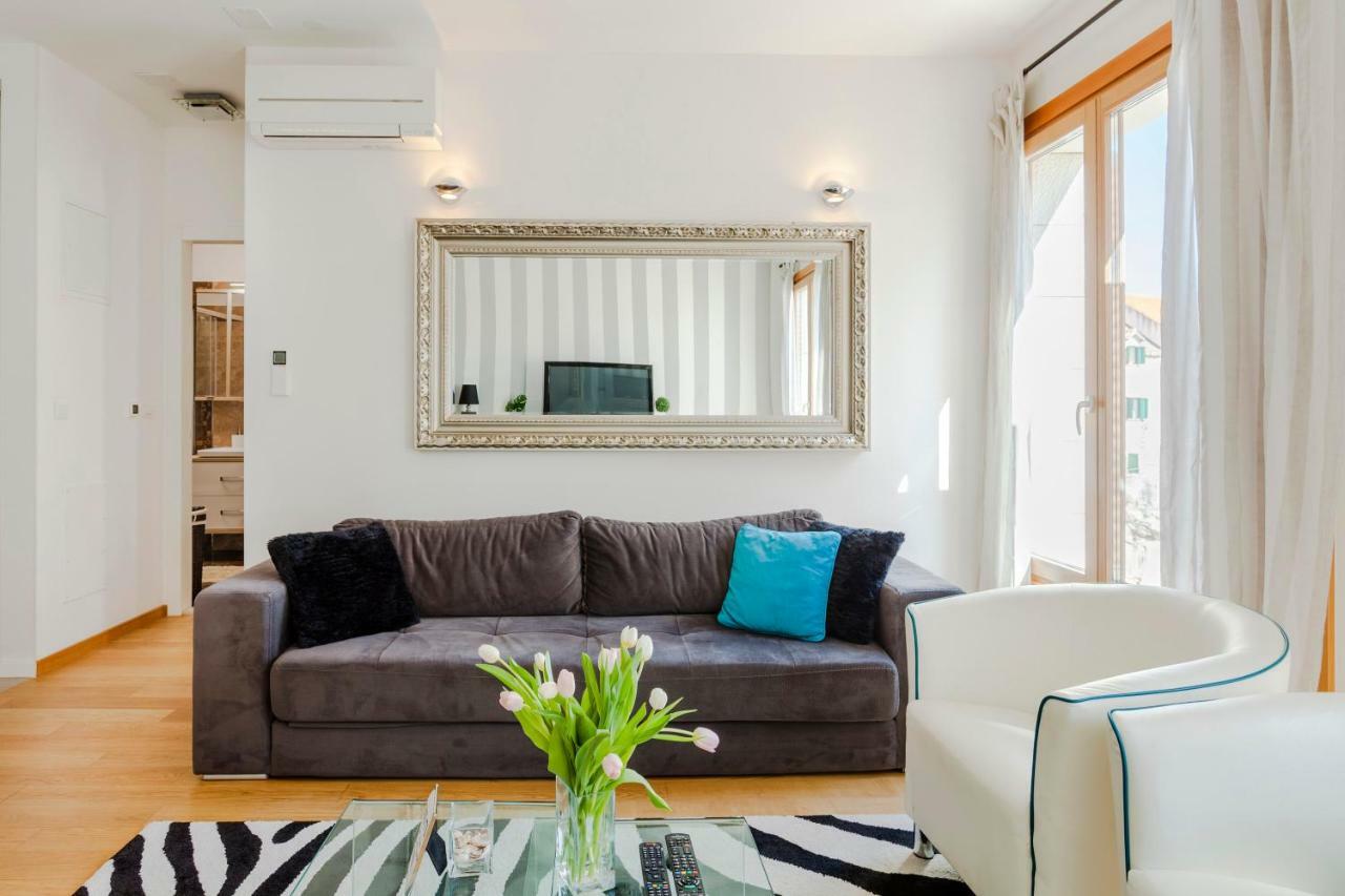 New Luxury Nives On Seaside Apartment