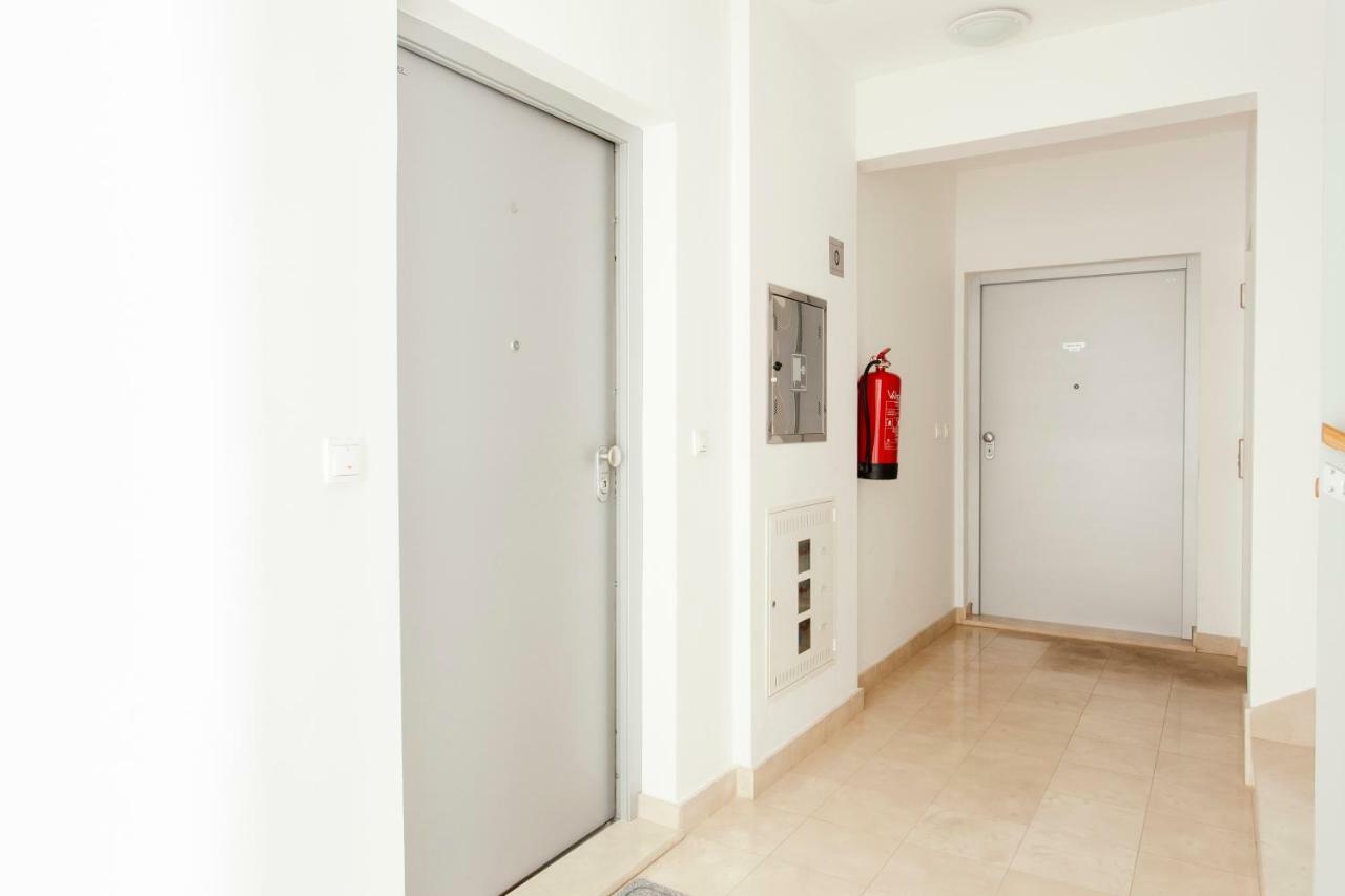 New Luxury Nives On Seaside Apartment *
