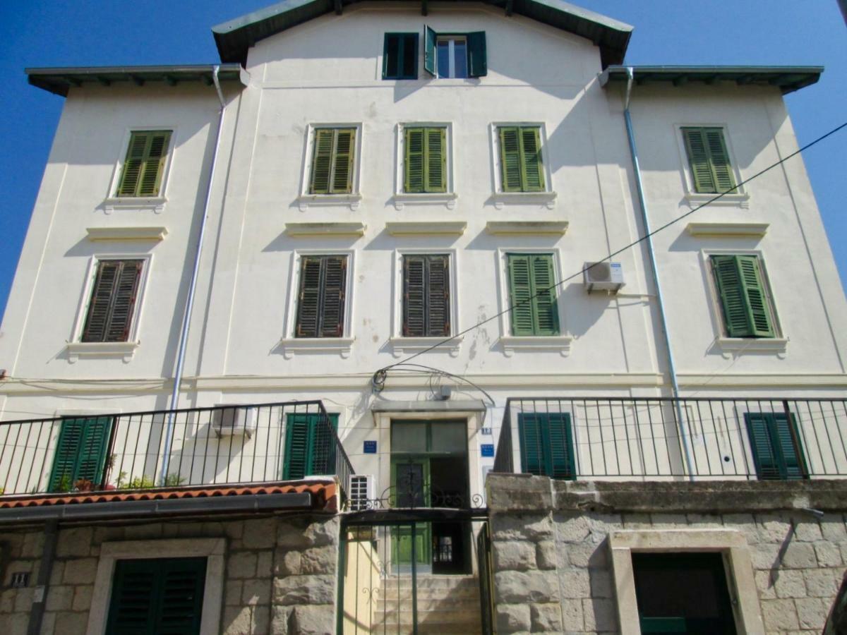 Apartment Orchard On Rokova St - 5 Min Walk To The Old Town Of