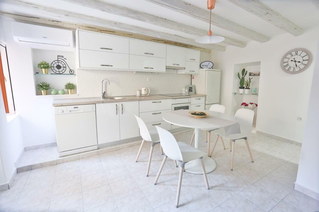 Dioniz Apartment