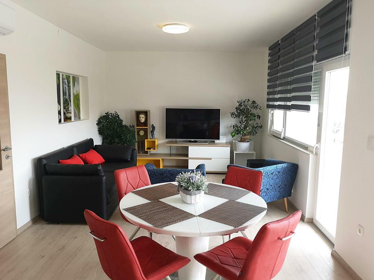 Apartment Ac With 2 Bedrooms And 2 Bathrooms-free Private Parking *