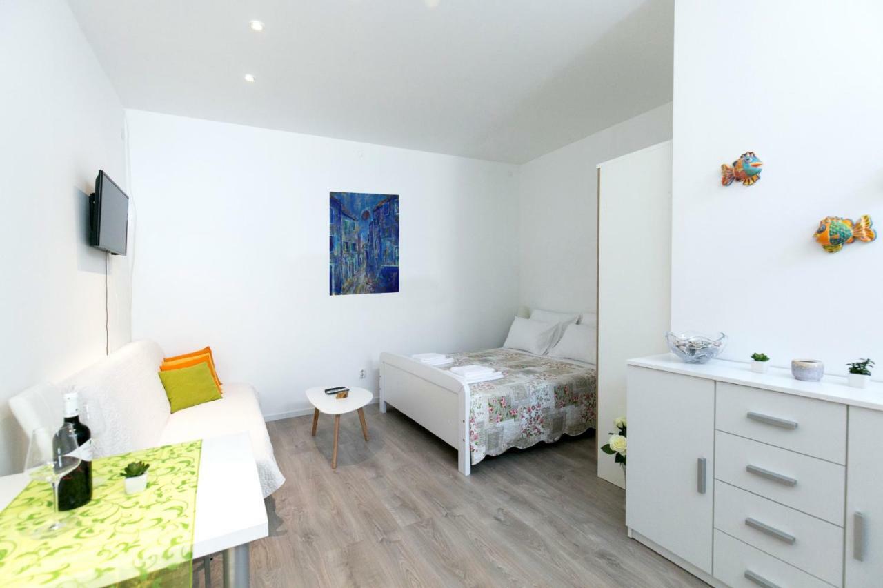 Sara Apartment Split