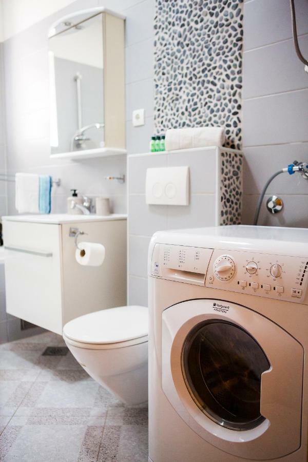 Luxurious With Private Garden Apartment *