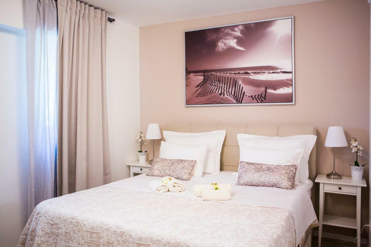 Luxurious With Private Garden Apartment