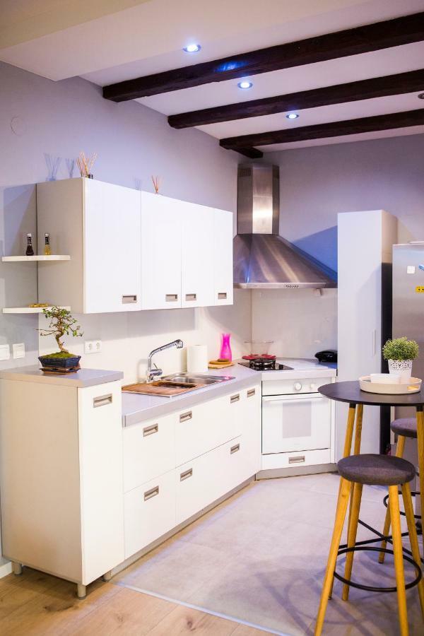 Luxurious With Private Garden Apartment *
