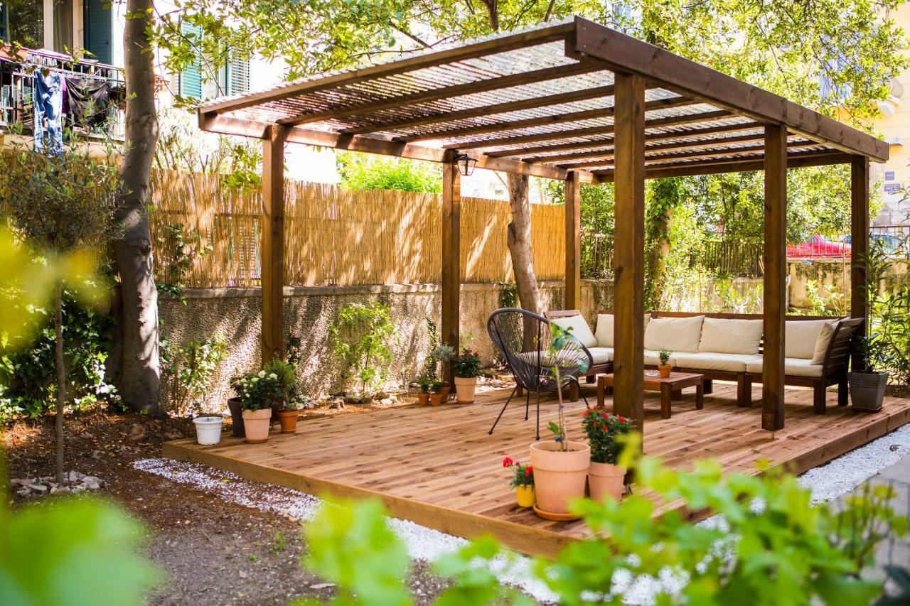 Luxurious With Private Garden Apartment