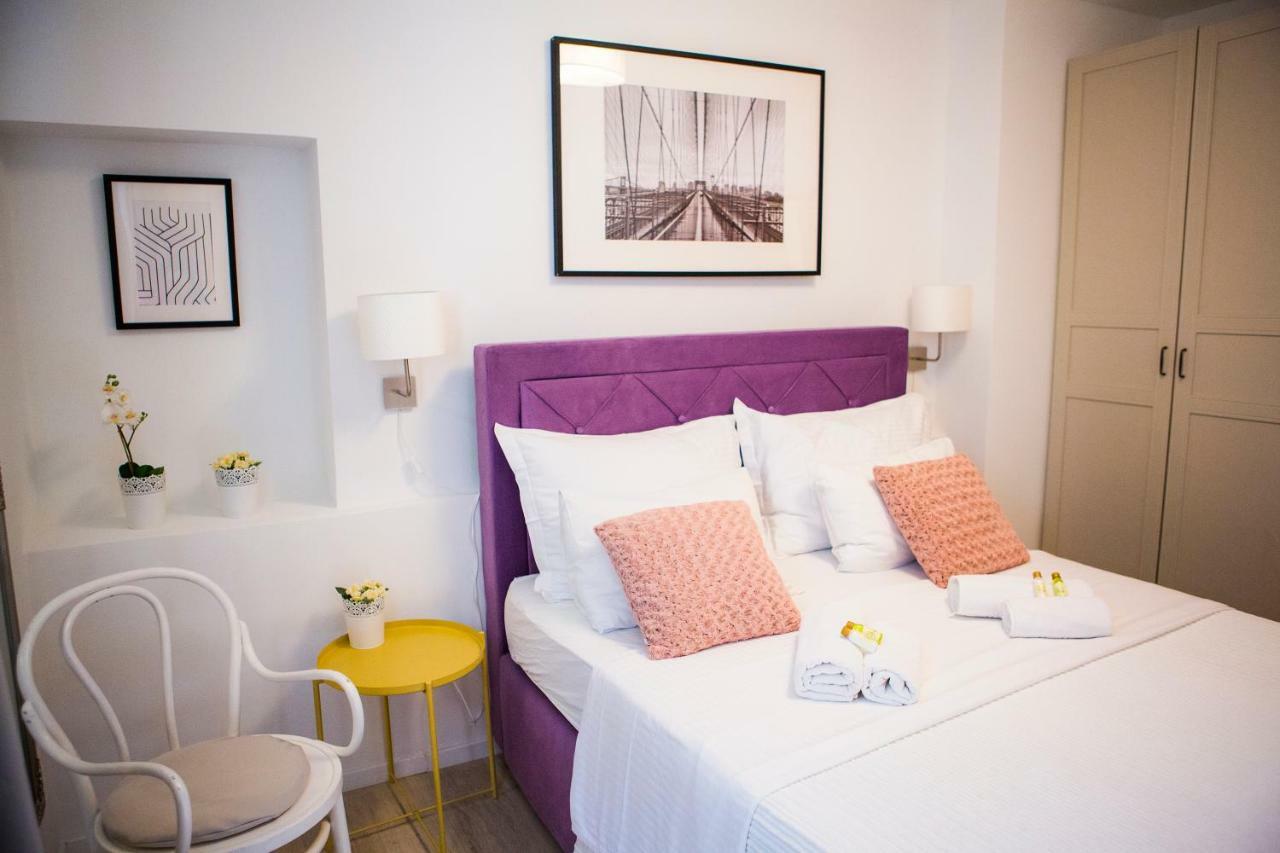 Luxurious With Private Garden Apartment *